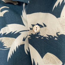 Charger l'image dans la galerie, chemise-hawaienne-vintage-homme-a-fleurs-tori-richard