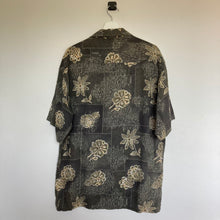 Charger l'image dans la galerie, chemise-hawaienne-vintage-homme-a-motifs