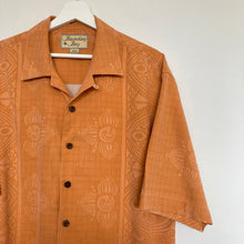 Charger l'image dans la galerie, chemise-hawaienne-vintage-homme-orange-en-soie