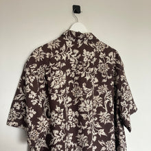 Charger l'image dans la galerie, chemise-hawaienne-vintage-homme-soie-et-lin-motifs-fleurs