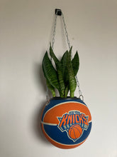 Charger l'image dans la galerie, deco-ballon-de-basket-knicks-vase-plante-pot-de-fleur