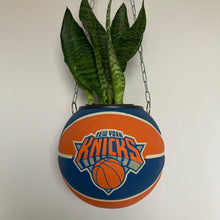 Charger l'image dans la galerie, deco-ballon-de-basket-knicks-vase-plante-pot-de-fleur