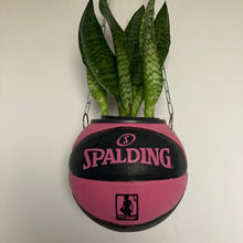 Charger l'image dans la galerie, deco-ballon-de-basket-spalding-femme-rose-vase-plante-pot-de-fleur
