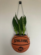 Charger l'image dans la galerie, deco-ballon-de-basket-spalding-vase-plante-pot-de-fleur