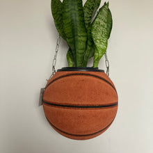Charger l'image dans la galerie, deco-ballon-de-basket-spalding-vase-plante-pot-de-fleur