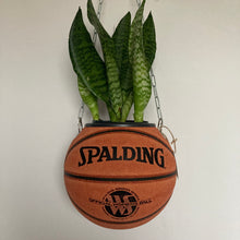 Charger l'image dans la galerie, deco-ballon-de-basket-spalding-vase-plante-pot-de-fleur
