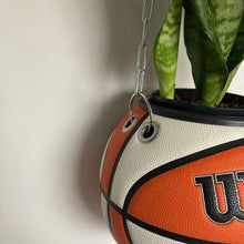Charger l'image dans la galerie, deco-ballon-de-basket-wilson-vase-plante-pot-de-fleur