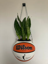 Charger l'image dans la galerie, deco-ballon-de-basket-wilson-vase-plante-pot-de-fleur