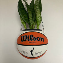 Charger l'image dans la galerie, deco-ballon-de-basket-wilson-vase-plante-pot-de-fleur