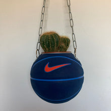 Charger l'image dans la galerie, deco-basket-ballon-de-basketball-planter-nike