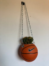 Charger l'image dans la galerie, deco-basket-vase-ballon-de-basketball-planter-nike
