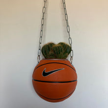 Charger l'image dans la galerie, deco-basket-vase-ballon-de-basketball-planter-nike