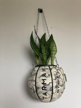 Charger l'image dans la galerie, deco-basketball-ballon-de-basket-recycle-tarmak