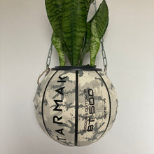 Charger l'image dans la galerie, deco-basketball-ballon-de-basket-recycle-tarmak