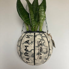 Charger l'image dans la galerie, deco-basketball-ballon-de-basket-recycle-tarmak