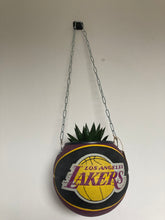 Charger l'image dans la galerie, deco-basketball-plante-ballon-de-basket-recycle-lakers-nba