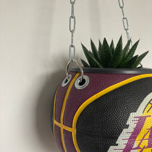 Charger l'image dans la galerie, deco-basketball-plante-ballon-de-basket-recycle-lakers-nba