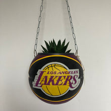 Charger l'image dans la galerie, deco-basketball-plante-ballon-de-basket-recycle-lakers-nba