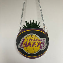 Charger l'image dans la galerie, deco-basketball-plante-ballon-de-basket-recycle-lakers-nba