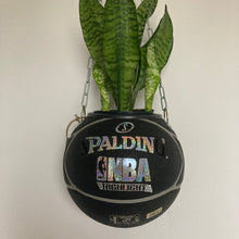 Charger l'image dans la galerie, deco-basketball-plante-ballon-de-basket-recycle-spalding-nba