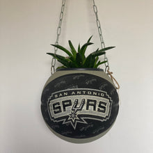 Charger l'image dans la galerie, deco-basketball-plante-ballon-de-basket-recycle-spurs-nba