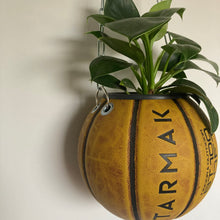 Charger l'image dans la galerie, deco-basketball-plante-ballon-de-basket-recycle-tarmak