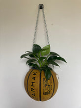 Charger l'image dans la galerie, deco-basketball-plante-ballon-de-basket-recycle-tarmak