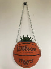 Charger l'image dans la galerie, deco-basketball-plante-ballon-de-basket-recycle-wilson
