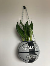 Charger l'image dans la galerie, deco-basketball-plante-ballon-de-basket-spurs-nba