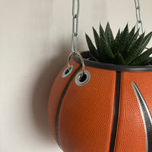 Charger l'image dans la galerie, deco-basketball-vintage-ballon-de-basket-recycle-nike