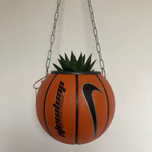 Charger l'image dans la galerie, deco-basketball-vintage-ballon-de-basket-recycle-nike