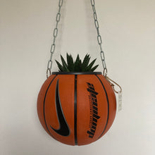 Charger l'image dans la galerie, deco-basketball-vintage-ballon-de-basket-recycle-nike