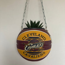 Charger l'image dans la galerie, deco-basketball-vintage-plante-ballon-de-basket-cleveland-cavaliers-nba