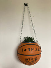 Charger l'image dans la galerie, deco-basketball-vintage-plante-ballon-de-basket-recycle-tarmak