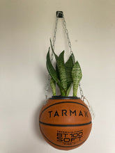 Charger l'image dans la galerie, deco-basketball-vintage-plante-ballon-de-basket-recycle-tarmak