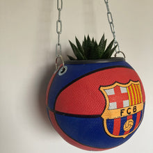 Charger l'image dans la galerie, deco-foot-plante-ballon-recycle-fc-barcelone