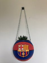 Charger l'image dans la galerie, deco-foot-plante-ballon-recycle-fc-barcelone