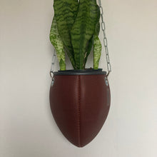 Charger l'image dans la galerie, deco-nfl-vintage-plante-ballon-de-football-americain-wilson