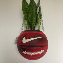 Charger l'image dans la galerie, deco-nike-ballon-de-basket-rouge