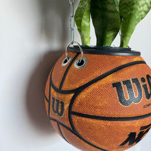 Charger l'image dans la galerie, deco-plante-ballon-de-basketball-wilson-pot-fe-fleurs-vase