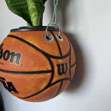 Charger l'image dans la galerie, deco-plante-ballon-de-basketball-wilson-pot-fe-fleurs-vase