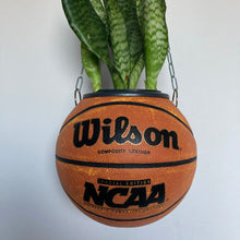 Charger l'image dans la galerie, deco-plante-ballon-de-basketball-wilson-pot-fe-fleurs-vase