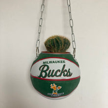 Charger l'image dans la galerie, decoration-ballon-de-basket-transforme-en-pot-de-fleur-bucks-basketball-planter