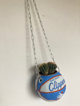 Charger l'image dans la galerie, decoration-ballon-de-basket-transforme-en-pot-de-fleur-clippers-basketball-planter