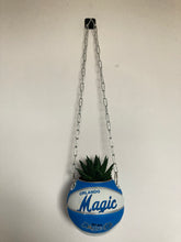 Charger l'image dans la galerie, decoration-ballon-de-basket-transforme-en-pot-de-fleur-magic-basketball-planter