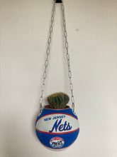 Charger l'image dans la galerie, decoration-ballon-de-basket-transforme-en-pot-de-fleur-nets-basketball-planter