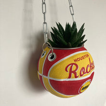 Charger l'image dans la galerie, decoration-ballon-de-basket-transforme-en-pot-de-fleur-rockets-basketball-planter