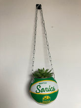 Charger l'image dans la galerie, decoration-ballon-de-basket-transforme-en-pot-de-fleur-sonics-basketball-planter