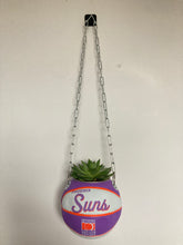 Charger l'image dans la galerie, decoration-ballon-de-basket-transforme-en-pot-de-fleur-suns