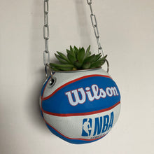 Charger l'image dans la galerie, decoration-ballon-de-basket-transforme-en-pot-de-fleur-thunder-basketball-planter